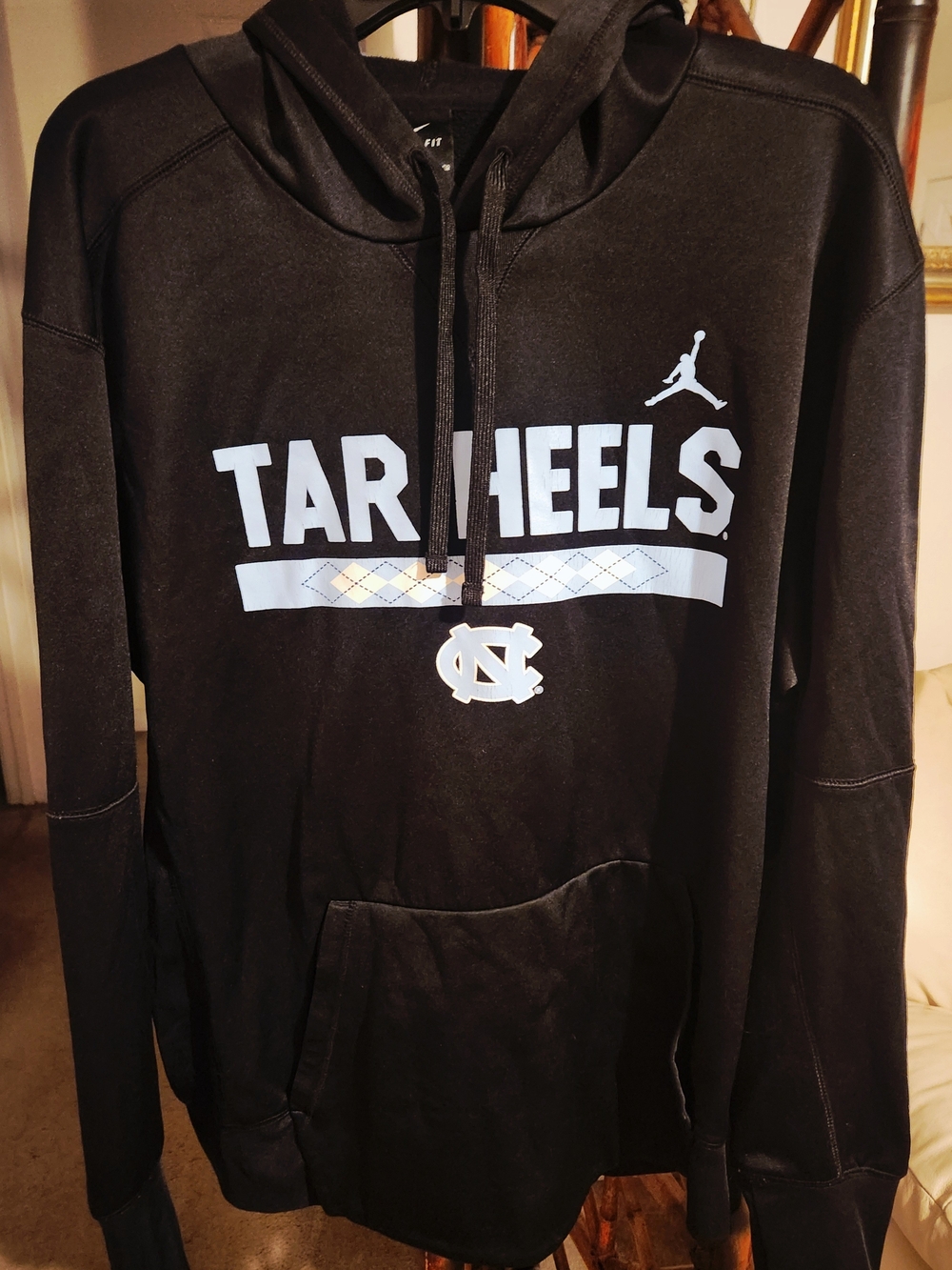 Nike Men’s Black Tar Heels Crewneck Hoodie with Light Blue Logo